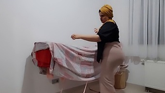 Jeg Er Vild Med Min Stedmors Rigelige Derriere