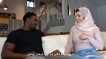 Arabisk Skjønnhet Alina Angel I Hijab Blir Nede Og Skitten Med Stor Svart Kuk Jax Slayre I En Hardcore-Økt