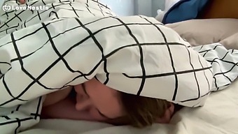 Rysk Styvmamma Blir Intim Med En Naturtrogen Sexdocka