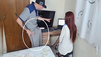 Culona Technician Visits A Housewife To Repair Her Computer In Real-Time
