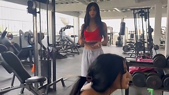 Antrenoarea Mea, O Transă Super Sexy, Mă Excită La Maxim Când Fac Genuflexiuni Fără Haine – May Hernandez